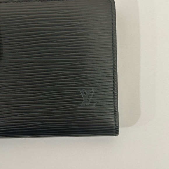 Louis Vuitton Epi Long Viennois Continental in Pristine Condition - Picture 2 of 8